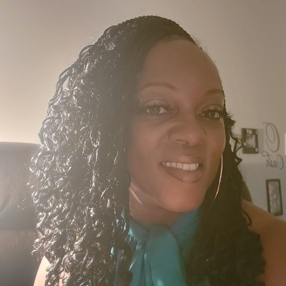 Meet your Posher, Latoya - Picture 2 of 15